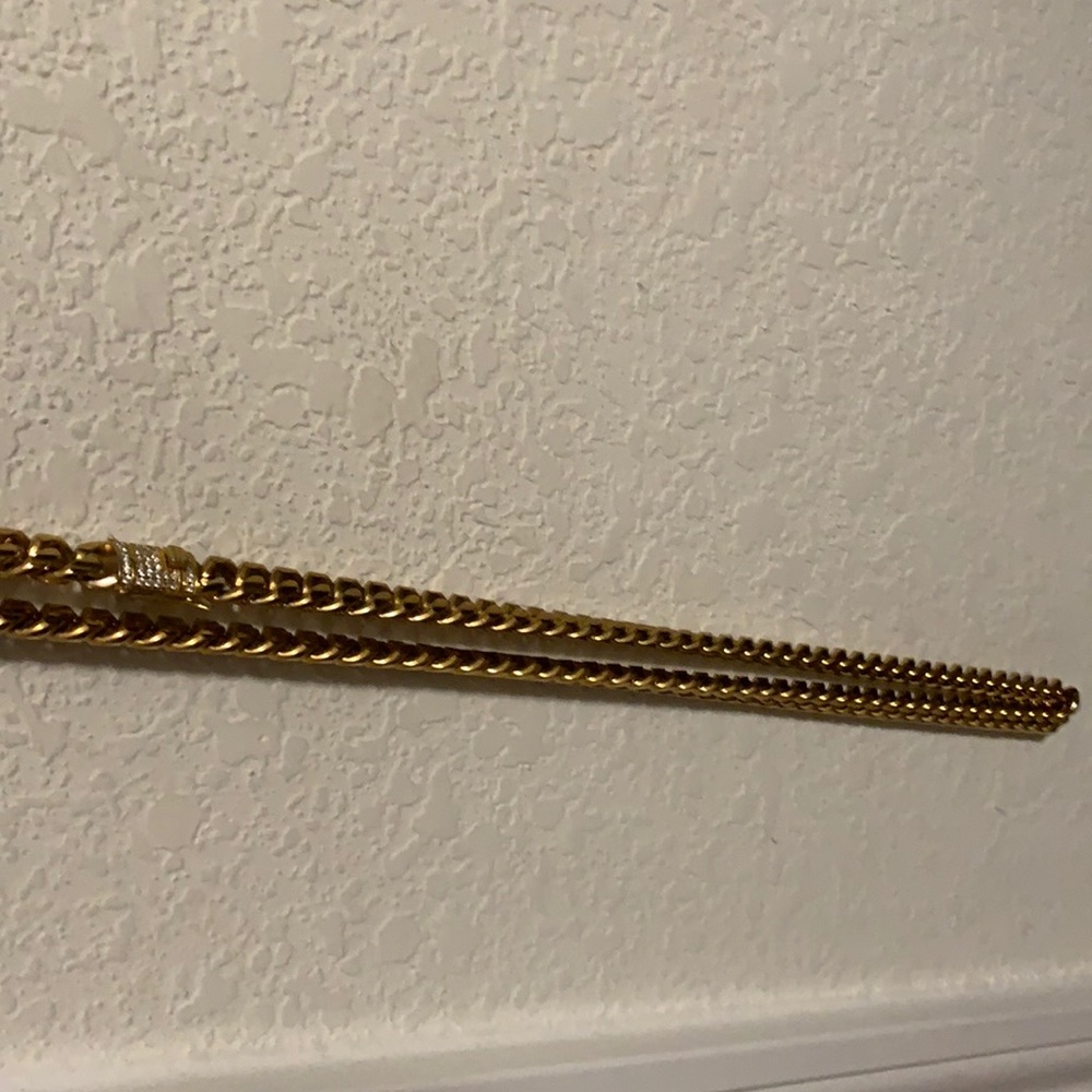 Gold got it as a present but send a price if u want it don’t really care for it.